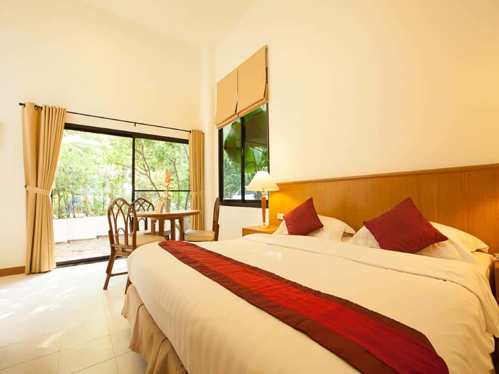 Nern Chalet Beachfront Hotel 4