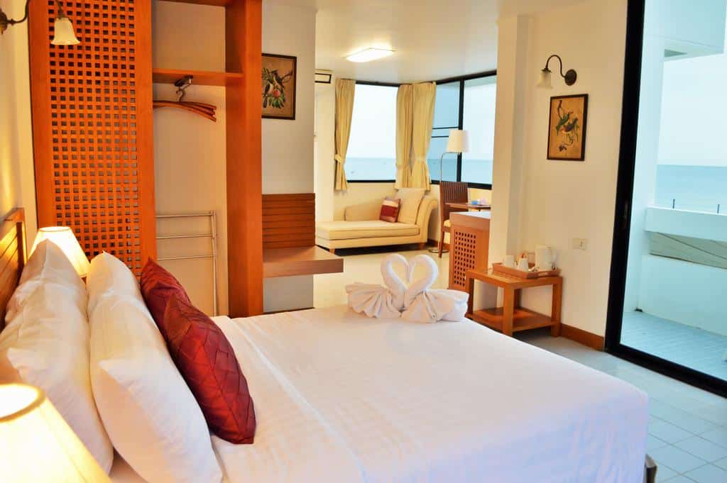 Nern Chalet Beachfront Hotel 5