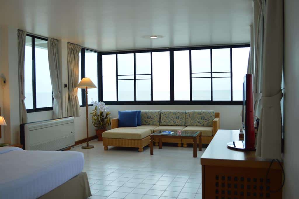 Nern Chalet Beachfront Hotel 6