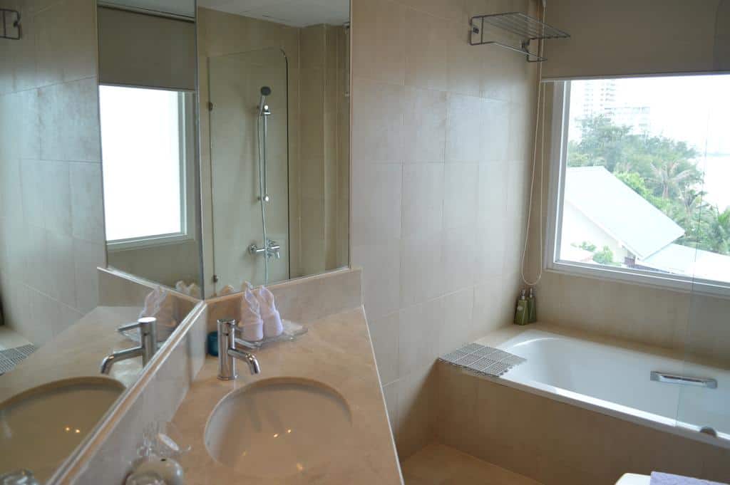 Nern Chalet Beachfront Hotel 7