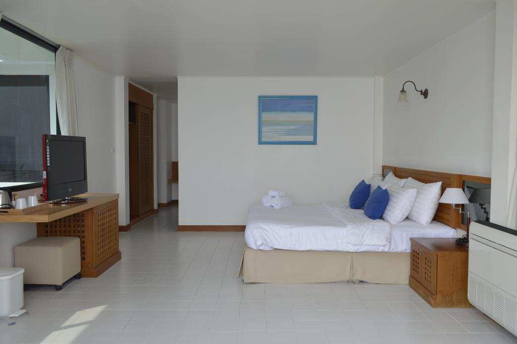 Nern Chalet Beachfront Hotel 8
