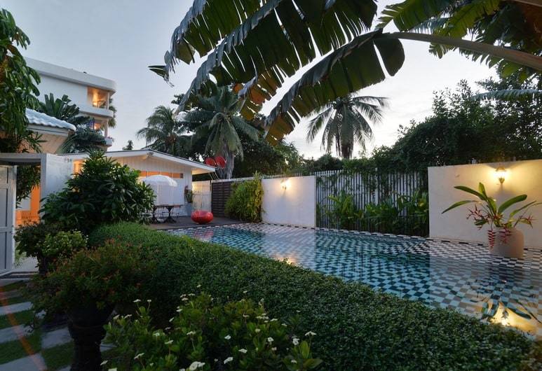 The Hen Hua Hin 8