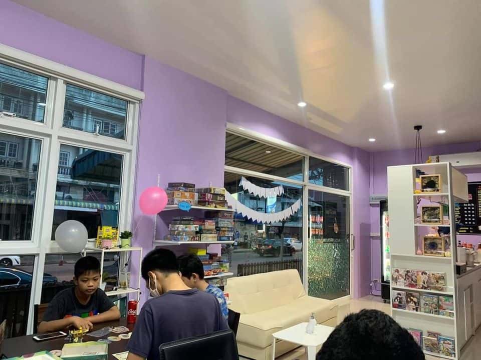 Lunar boardgame & cafe 3