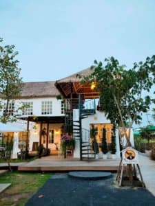 The Frog Prince Cafe & Eatery (สามพราน) 4