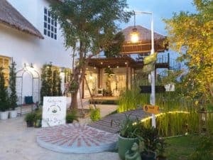 The Frog Prince Cafe & Eatery (สามพราน) 8