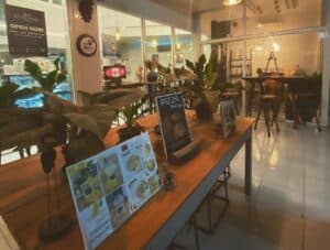 Aroii Everyday Cafe (อ่างทอง) 1