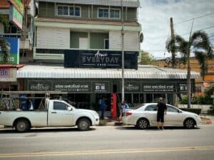 Aroii Everyday Cafe (อ่างทอง) 2