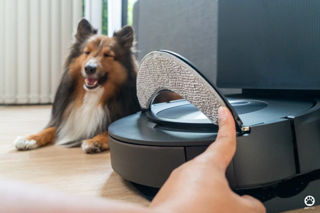 5 ฟีเจอร์ดีกับบ้านมีสุนัข รีวิว iRobot Roomba Combo j7+ หุ่นยนต์ดูดฝุ่นและถูพื้น 2 in 1 10 5 ฟีเจอร์ดีกับบ้านมีสุนัข รีวิว iRobot Roomba Combo j7+ หุ่นยนต์ดูดฝุ่นและถูพื้น 2 in 1 9