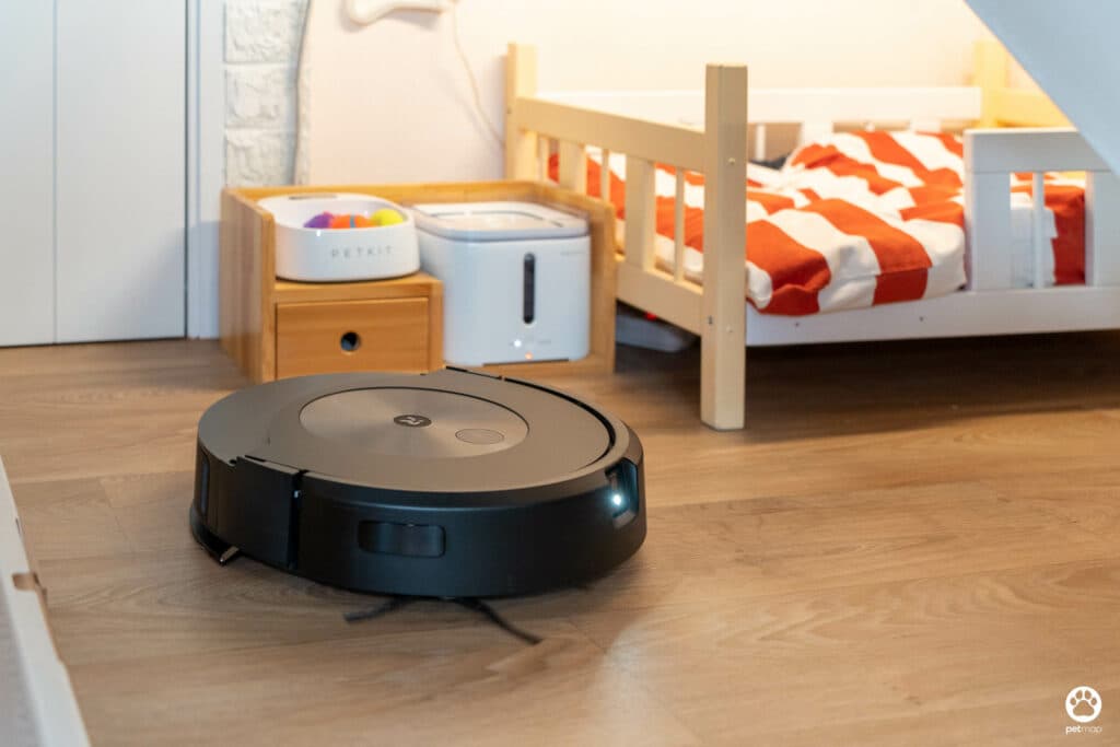 5 ฟีเจอร์ดีกับบ้านมีสุนัข รีวิว iRobot Roomba Combo j7+ หุ่นยนต์ดูดฝุ่นและถูพื้น 2 in 1 43 5 ฟีเจอร์ดีกับบ้านมีสุนัข รีวิว iRobot Roomba Combo j7+ หุ่นยนต์ดูดฝุ่นและถูพื้น 2 in 1 40