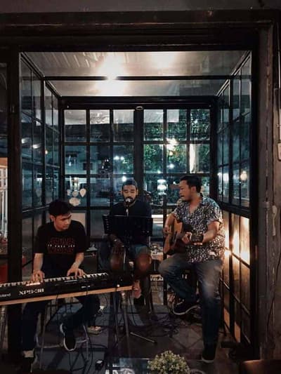 Hoc Beverage Bar & Cat Café 6