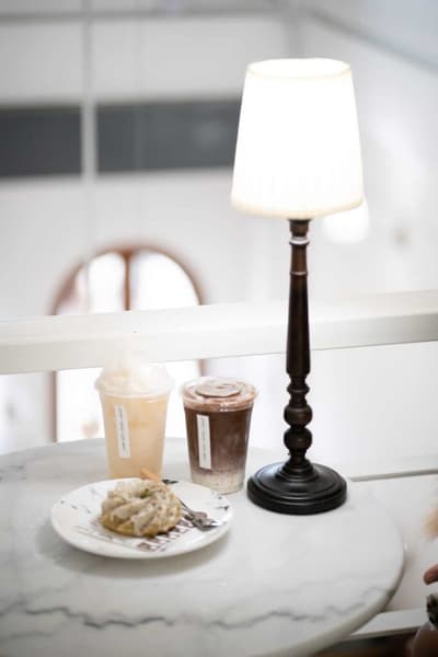 Liebe Cafe ลิเบ้ คาเฟ่ หมาเข้าได้ ลาดพร้าว สไตล์มินิมอล ย่านโชคชัย 4 เข้าห้องแอร์ก็ได้ 7 Liebe Cafe ลิเบ้ คาเฟ่ หมาเข้าได้ ลาดพร้าว สไตล์มินิมอล ย่านโชคชัย 4 เข้าห้องแอร์ก็ได้ 7