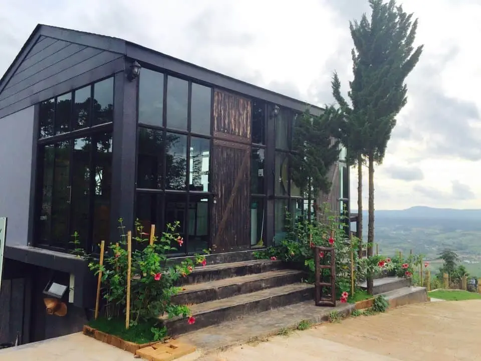 The pug coffee​ & Lake​ hill​ ​khao​ kho 1