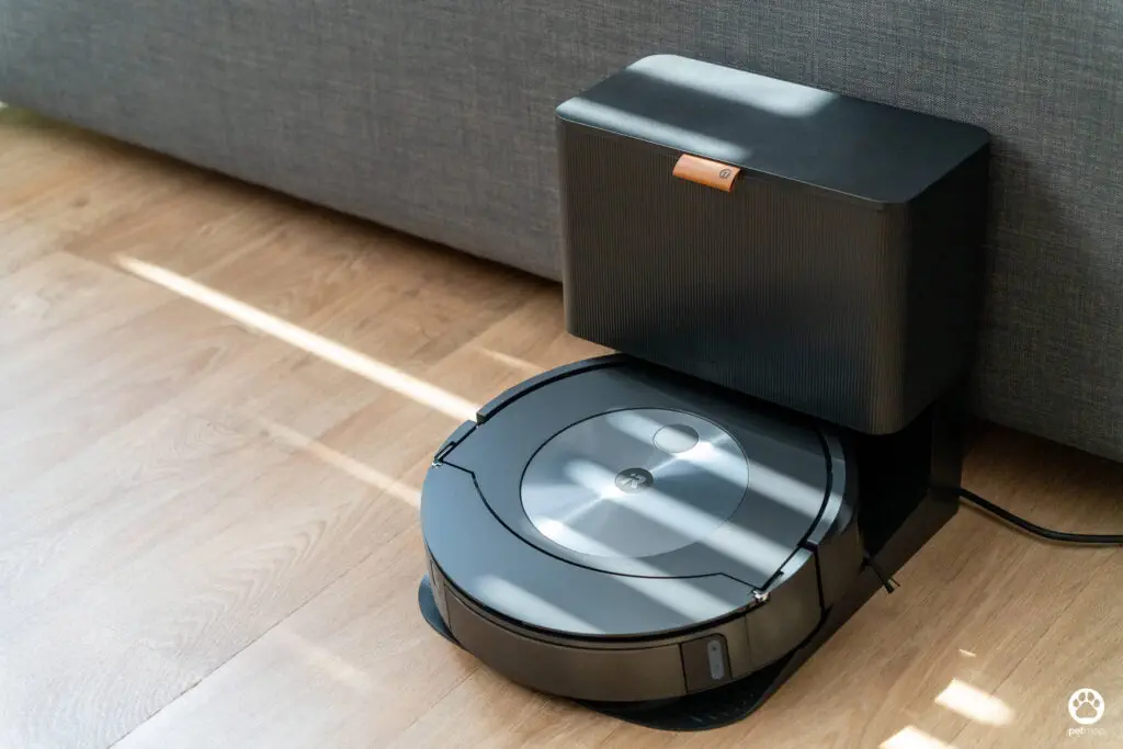 5 ฟีเจอร์ดีกับบ้านมีสุนัข รีวิว iRobot Roomba Combo j7+ หุ่นยนต์ดูดฝุ่นและถูพื้น 2 in 1 8 5 ฟีเจอร์ดีกับบ้านมีสุนัข รีวิว iRobot Roomba Combo j7+ หุ่นยนต์ดูดฝุ่นและถูพื้น 2 in 1 8