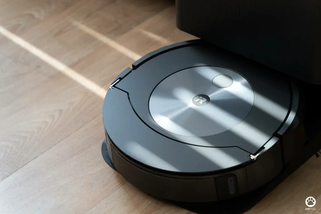 5 ฟีเจอร์ดีกับบ้านมีสุนัข รีวิว iRobot Roomba Combo j7+ หุ่นยนต์ดูดฝุ่นและถูพื้น 2 in 1 4 5 ฟีเจอร์ดีกับบ้านมีสุนัข รีวิว iRobot Roomba Combo j7+ หุ่นยนต์ดูดฝุ่นและถูพื้น 2 in 1 4
