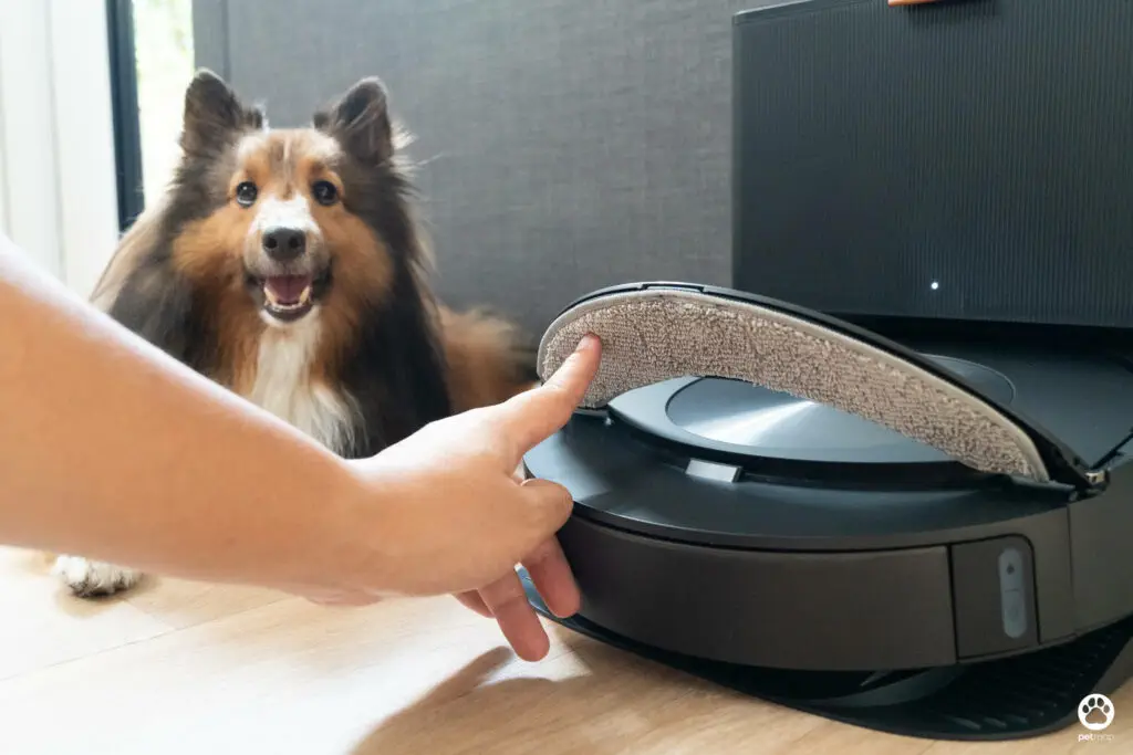 5 ฟีเจอร์ดีกับบ้านมีสุนัข รีวิว iRobot Roomba Combo j7+ หุ่นยนต์ดูดฝุ่นและถูพื้น 2 in 1 34 5 ฟีเจอร์ดีกับบ้านมีสุนัข รีวิว iRobot Roomba Combo j7+ หุ่นยนต์ดูดฝุ่นและถูพื้น 2 in 1 32