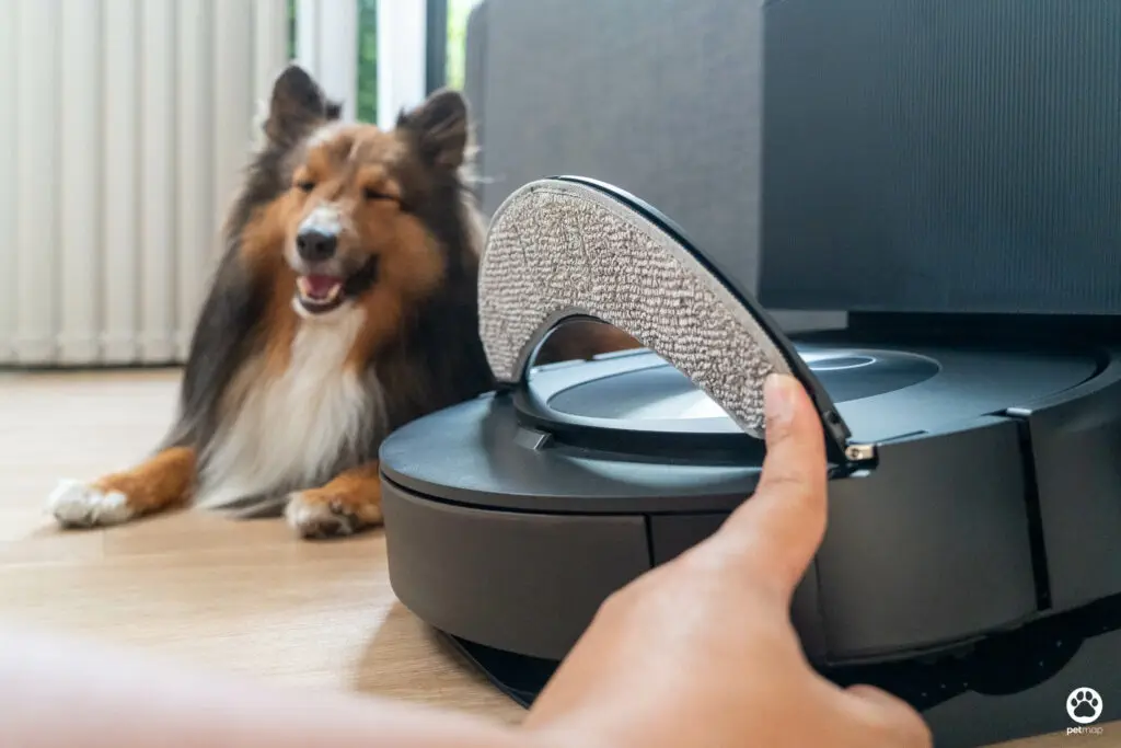 5 ฟีเจอร์ดีกับบ้านมีสุนัข รีวิว iRobot Roomba Combo j7+ หุ่นยนต์ดูดฝุ่นและถูพื้น 2 in 1 10 5 ฟีเจอร์ดีกับบ้านมีสุนัข รีวิว iRobot Roomba Combo j7+ หุ่นยนต์ดูดฝุ่นและถูพื้น 2 in 1 9
