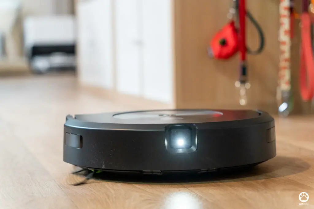 5 ฟีเจอร์ดีกับบ้านมีสุนัข รีวิว iRobot Roomba Combo j7+ หุ่นยนต์ดูดฝุ่นและถูพื้น 2 in 1 25 5 ฟีเจอร์ดีกับบ้านมีสุนัข รีวิว iRobot Roomba Combo j7+ หุ่นยนต์ดูดฝุ่นและถูพื้น 2 in 1 24