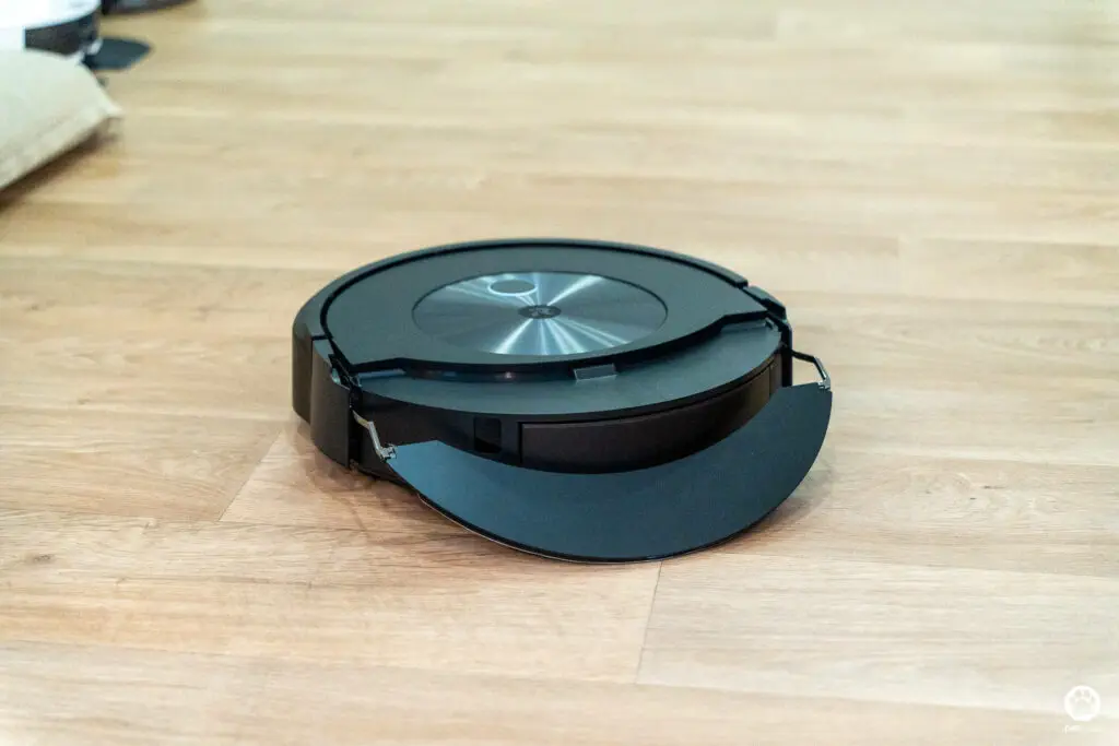 5 ฟีเจอร์ดีกับบ้านมีสุนัข รีวิว iRobot Roomba Combo j7+ หุ่นยนต์ดูดฝุ่นและถูพื้น 2 in 1 29 5 ฟีเจอร์ดีกับบ้านมีสุนัข รีวิว iRobot Roomba Combo j7+ หุ่นยนต์ดูดฝุ่นและถูพื้น 2 in 1 27