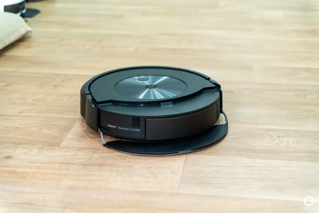 5 ฟีเจอร์ดีกับบ้านมีสุนัข รีวิว iRobot Roomba Combo j7+ หุ่นยนต์ดูดฝุ่นและถูพื้น 2 in 1 30 5 ฟีเจอร์ดีกับบ้านมีสุนัข รีวิว iRobot Roomba Combo j7+ หุ่นยนต์ดูดฝุ่นและถูพื้น 2 in 1 28