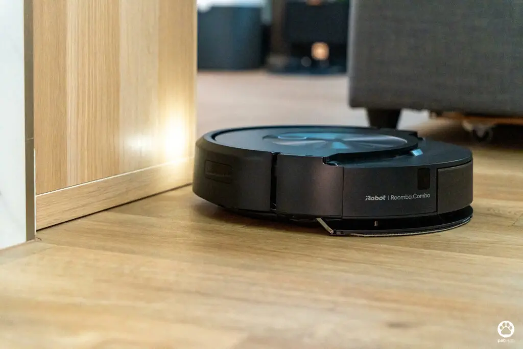 5 ฟีเจอร์ดีกับบ้านมีสุนัข รีวิว iRobot Roomba Combo j7+ หุ่นยนต์ดูดฝุ่นและถูพื้น 2 in 1 14 5 ฟีเจอร์ดีกับบ้านมีสุนัข รีวิว iRobot Roomba Combo j7+ หุ่นยนต์ดูดฝุ่นและถูพื้น 2 in 1 13