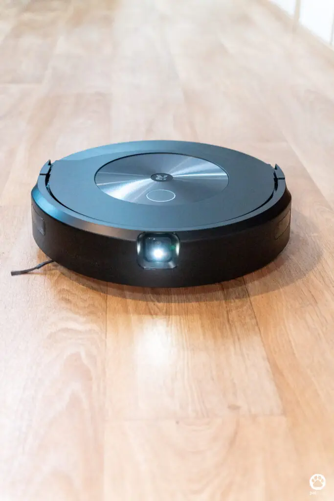 5 ฟีเจอร์ดีกับบ้านมีสุนัข รีวิว iRobot Roomba Combo j7+ หุ่นยนต์ดูดฝุ่นและถูพื้น 2 in 1 12 5 ฟีเจอร์ดีกับบ้านมีสุนัข รีวิว iRobot Roomba Combo j7+ หุ่นยนต์ดูดฝุ่นและถูพื้น 2 in 1 11