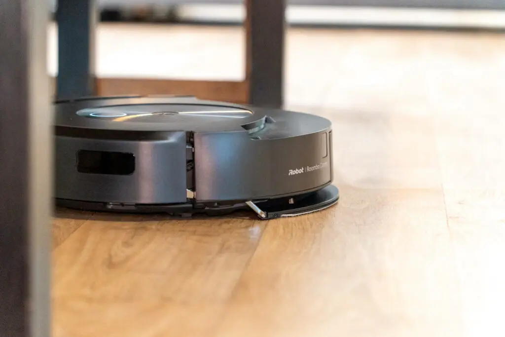 5 ฟีเจอร์ดีกับบ้านมีสุนัข รีวิว iRobot Roomba Combo j7+ หุ่นยนต์ดูดฝุ่นและถูพื้น 2 in 1 15 5 ฟีเจอร์ดีกับบ้านมีสุนัข รีวิว iRobot Roomba Combo j7+ หุ่นยนต์ดูดฝุ่นและถูพื้น 2 in 1 14